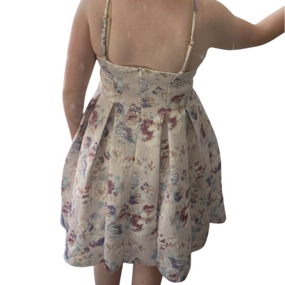 🦋Host Pick🦋 V Cut Cream Floral Flowy Dress with Adjustable Straps - Picture 3 of 8